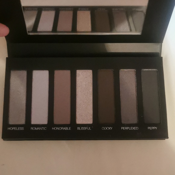Younique Moodstruck addiction 2 palette nib - Picture 3 of 3
